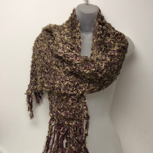 Fashionable Hand Knit Zigzag Ribbon Scarf. Italy. Purple tan w/ a hint of gold